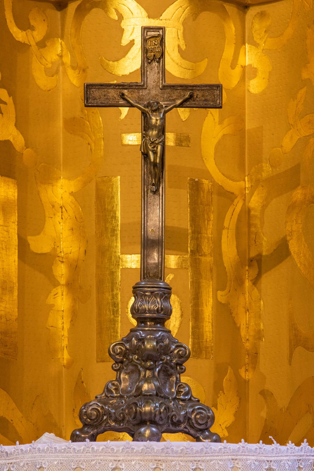 Altar cross,