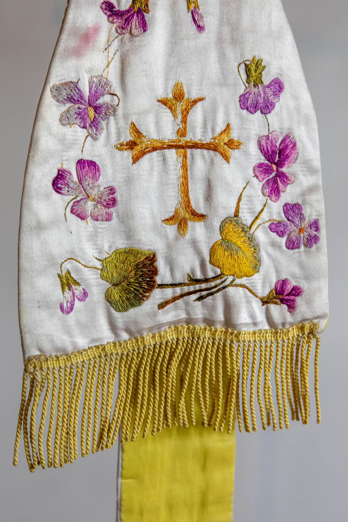 Roman white stole with embroidered pink flowers