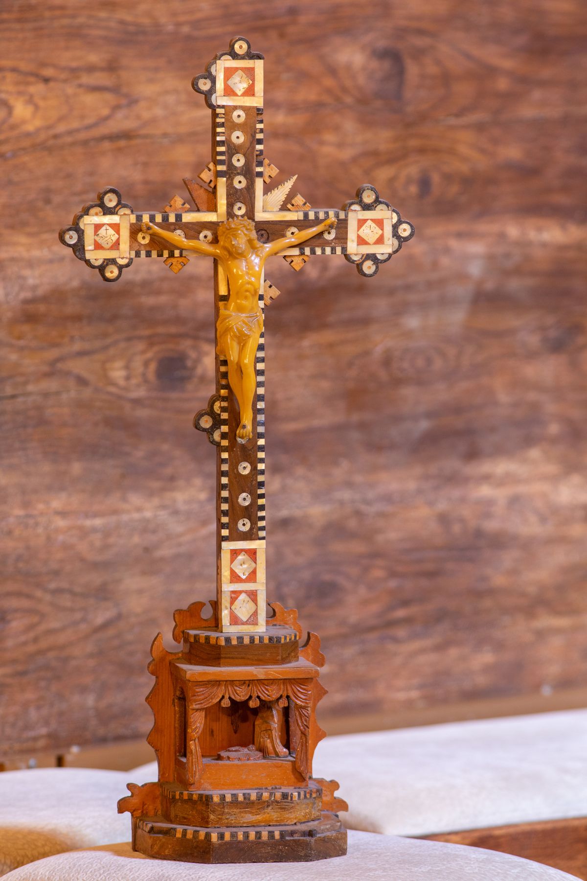 Altar cross